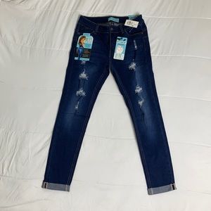 Butt lifting jeans size 28/ new with tags